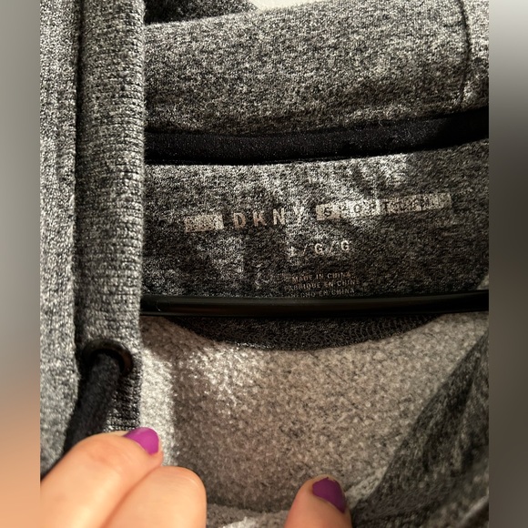 DKNY CROPPED HODDIE - Picture 6 of 6